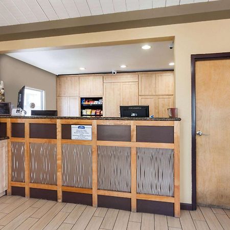 Howard Johnson By Wyndham National City/San Diego South Екстериор снимка