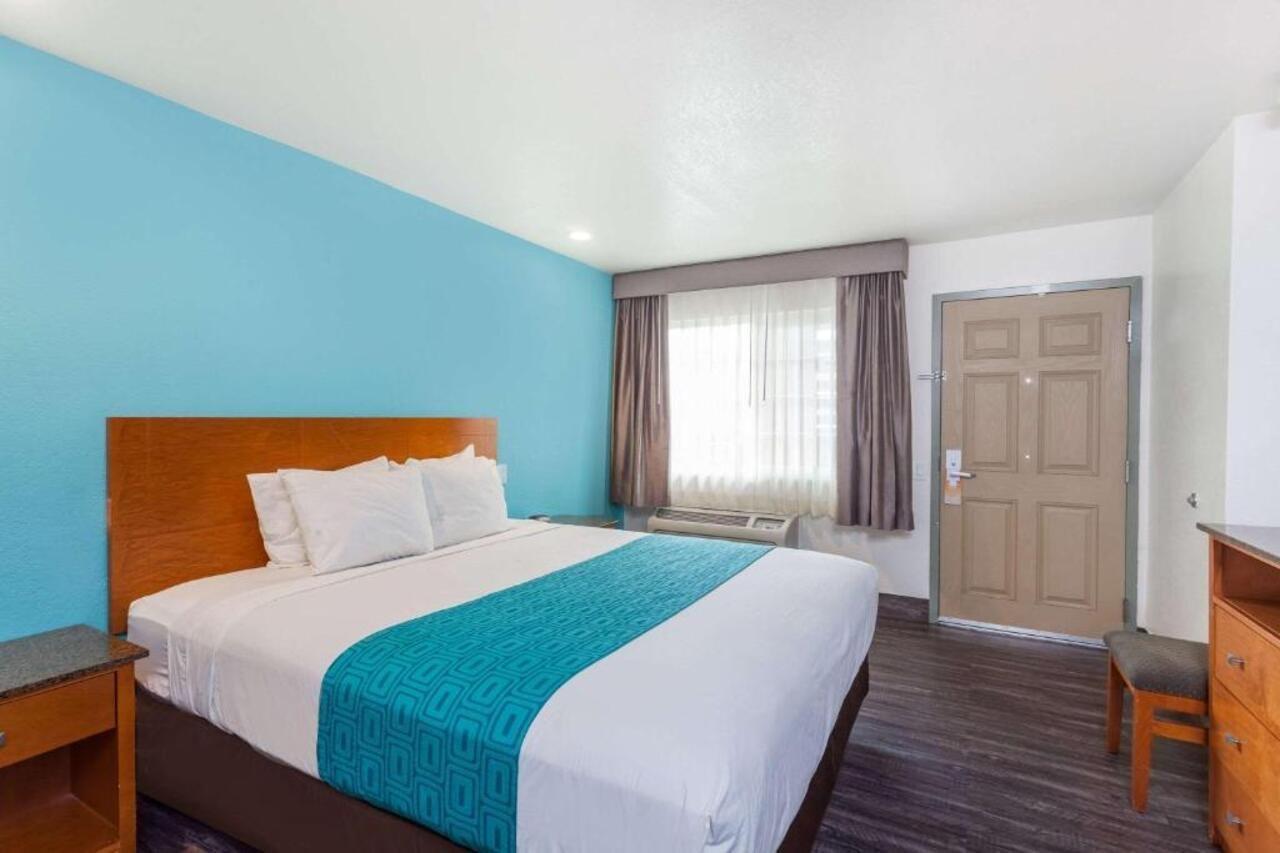 Howard Johnson By Wyndham National City/San Diego South Екстериор снимка
