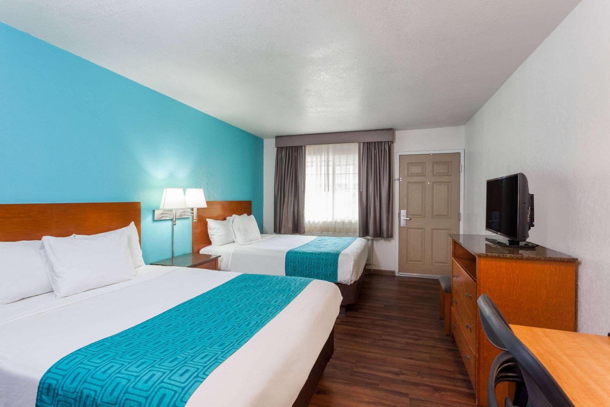Howard Johnson By Wyndham National City/San Diego South Екстериор снимка