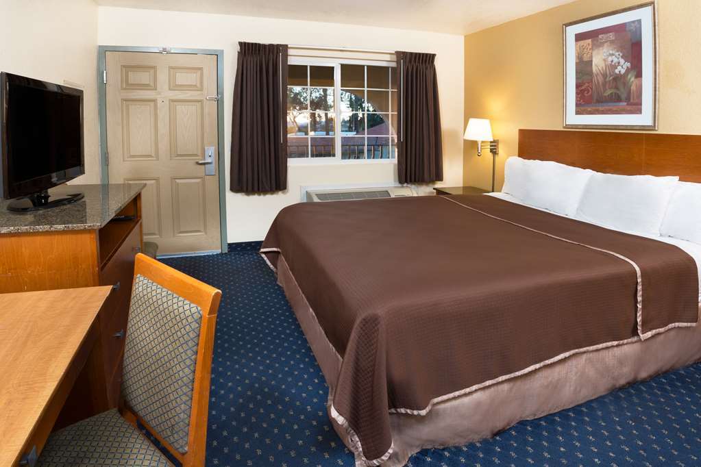 Howard Johnson By Wyndham National City/San Diego South Стая снимка