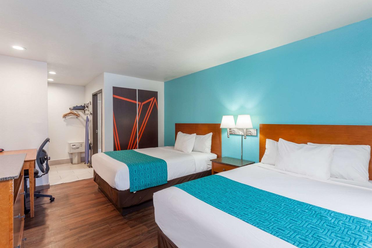 Howard Johnson By Wyndham National City/San Diego South Екстериор снимка