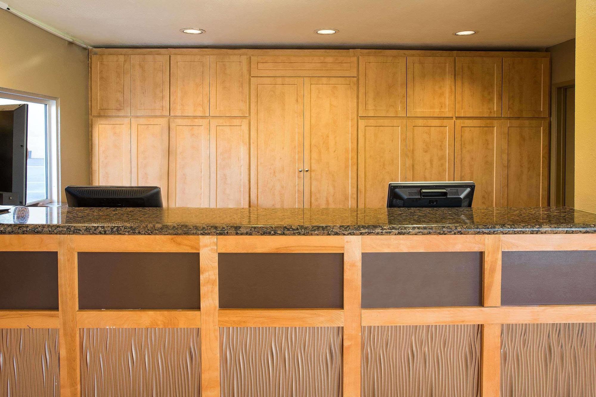 Howard Johnson By Wyndham National City/San Diego South Екстериор снимка