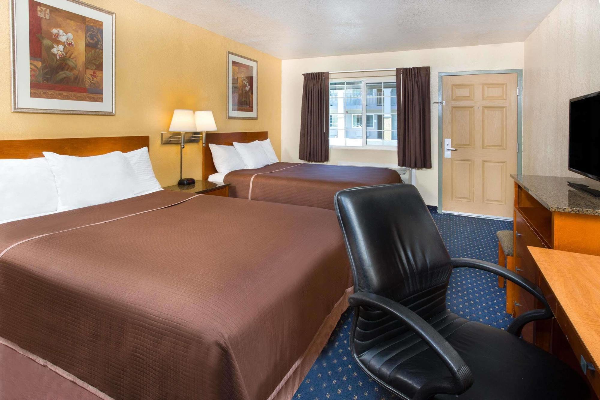 Howard Johnson By Wyndham National City/San Diego South Екстериор снимка